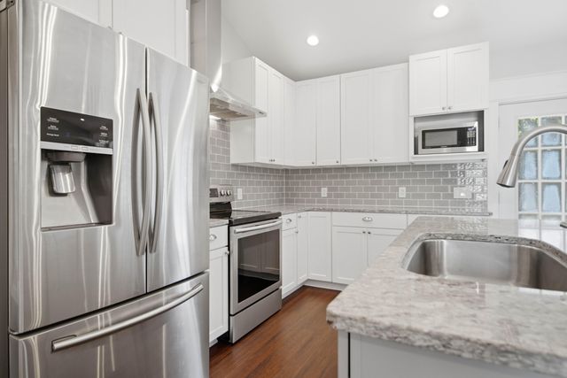 1084 Rosemead Road, Mount Pleasant, SC 29464