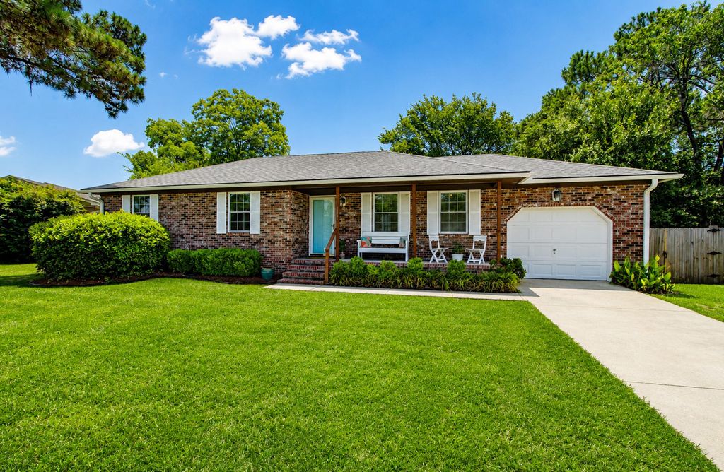 1084 Rosemead Road, Mount Pleasant, SC 29464