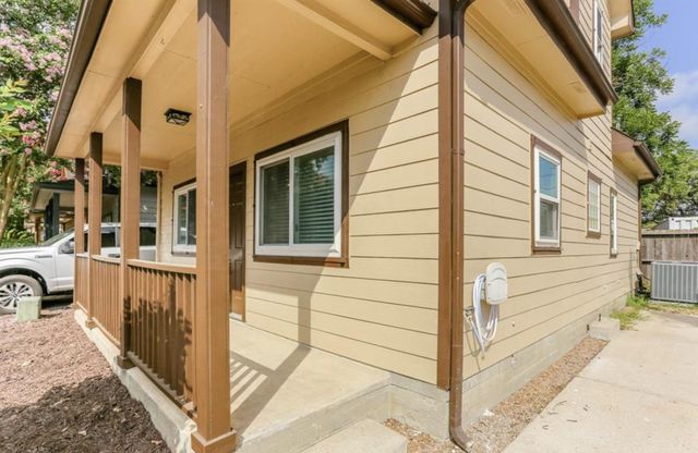 1310 Dennis Street, Houston, TX 77004