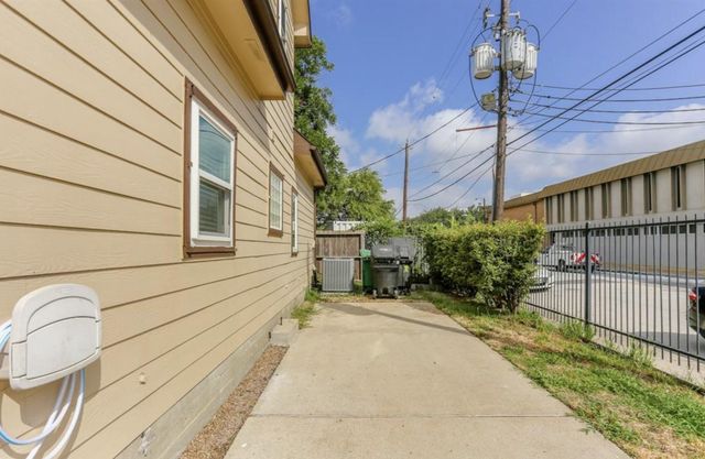 1310 Dennis Street, Houston, TX 77004