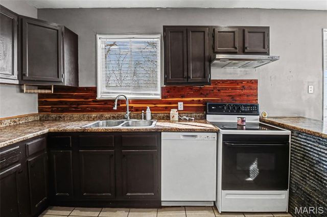 4446 Wilson Hill Drive, Festus, MO 63028