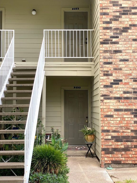 2200 E Trinity Mills Road 214, Carrollton, TX 75006
