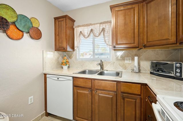 2711 N Halifax Ave Apt 184, Daytona Beach, FL 32118
