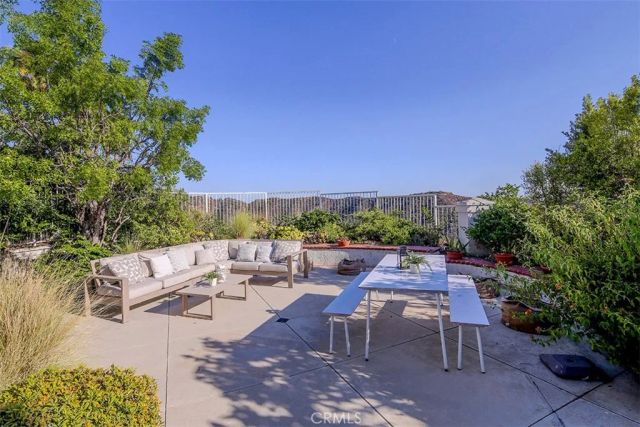 925 Calle Del Pacifico, Glendale, CA 91208