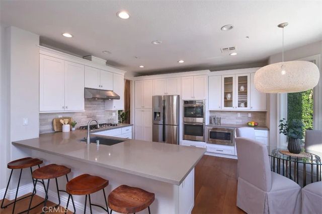 925 Calle Del Pacifico, Glendale, CA 91208