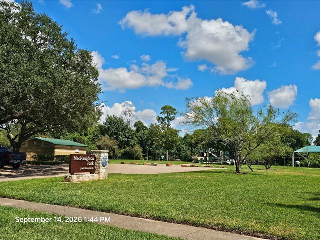 3514 E Creek Club Drive, Missouri City, TX 77459