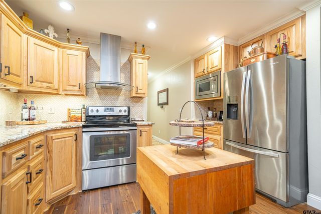 386 Spring Creek Drive, Mount Vernon, TX 75457