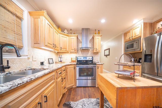 386 Spring Creek Drive, Mount Vernon, TX 75457