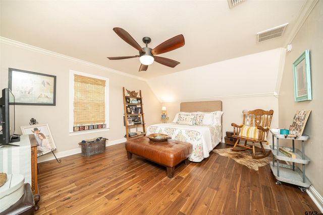 386 Spring Creek Drive, Mount Vernon, TX 75457