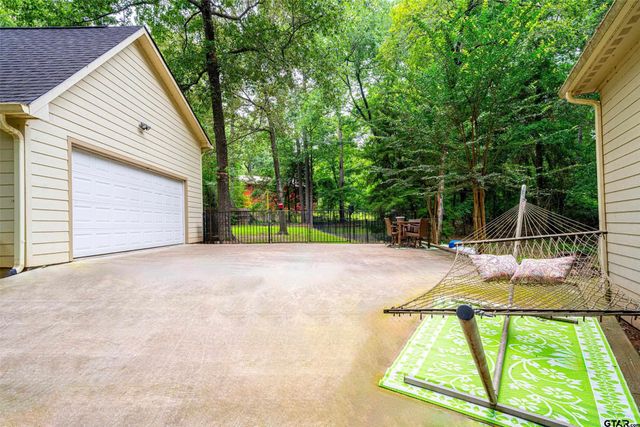 386 Spring Creek Drive, Mount Vernon, TX 75457