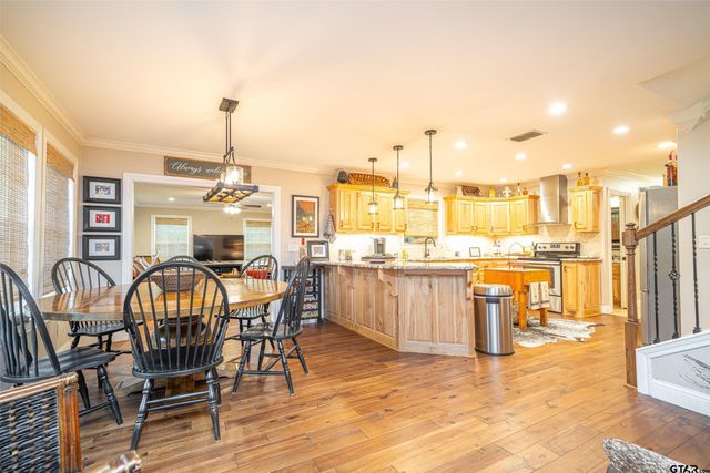 386 Spring Creek Drive, Mount Vernon, TX 75457