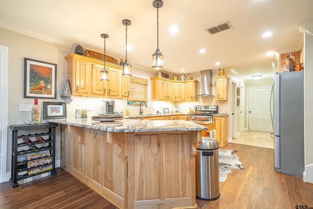 386 Spring Creek Drive, Mount Vernon, TX 75457