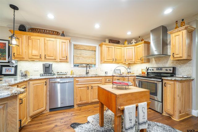 386 Spring Creek Drive, Mount Vernon, TX 75457