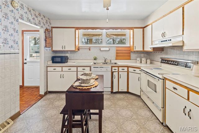 214 W 4th Street, Hartford, IL 62048