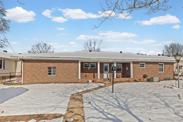 214 W 4th Street, Hartford, IL 62048