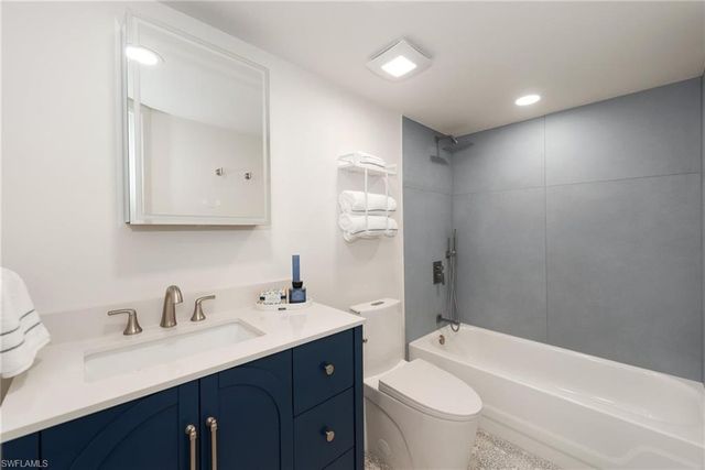 1055 Forest Lakes DR D114, Naples, FL 34105