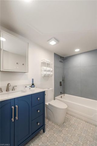 1055 Forest Lakes DR D114, Naples, FL 34105