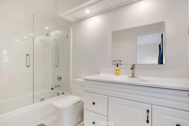 5038 Durant Court, Oak Park, CA 91377