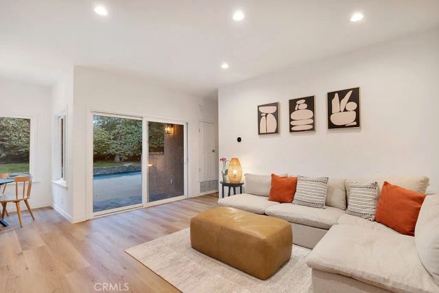 5038 Durant Court, Oak Park, CA 91377