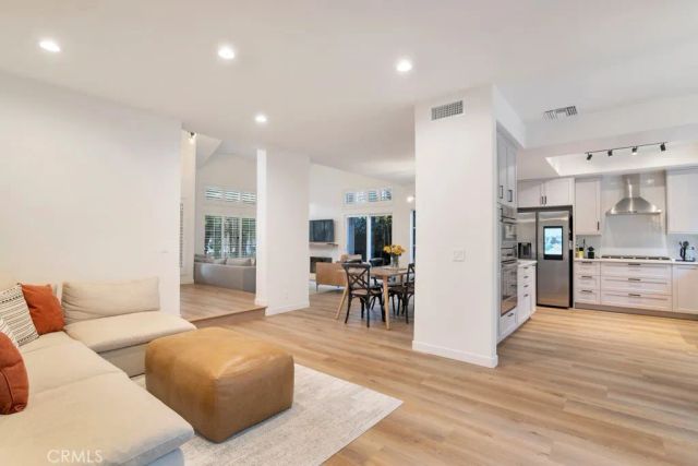 5038 Durant Court, Oak Park, CA 91377