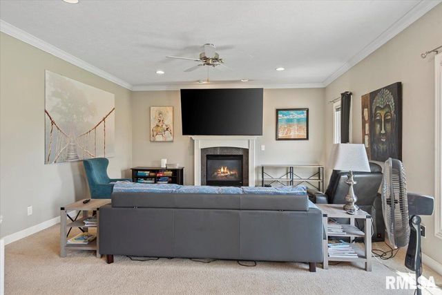 1600 E SPRUCE Street, Chatham, IL 62629