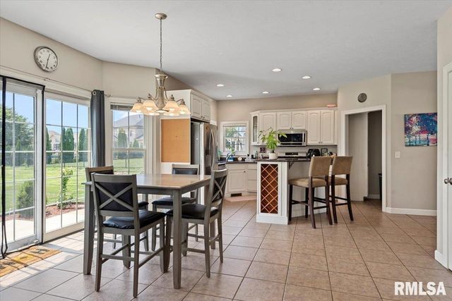 1600 E SPRUCE Street, Chatham, IL 62629