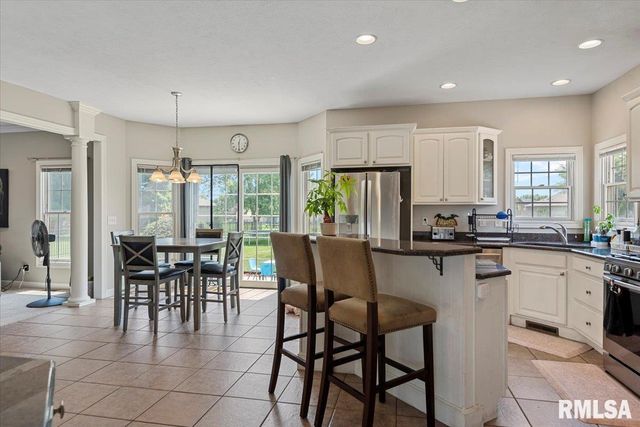 1600 E SPRUCE Street, Chatham, IL 62629