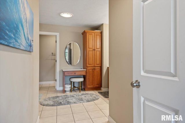 1600 E SPRUCE Street, Chatham, IL 62629