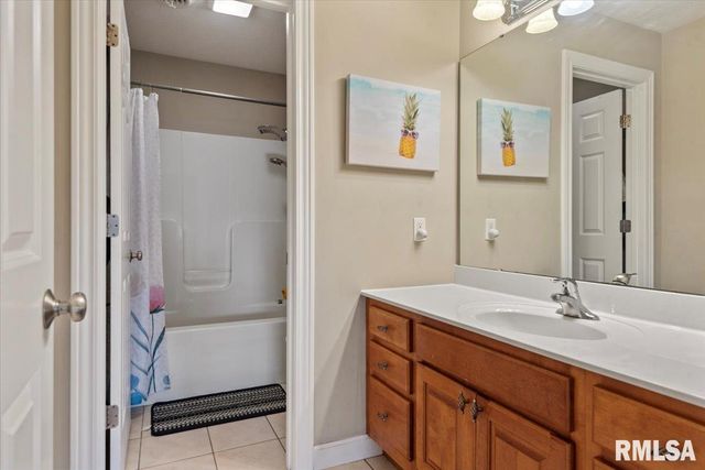 1600 E SPRUCE Street, Chatham, IL 62629