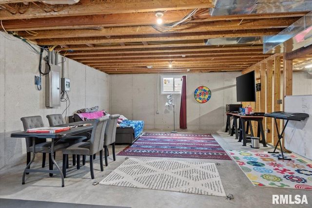 1600 E SPRUCE Street, Chatham, IL 62629