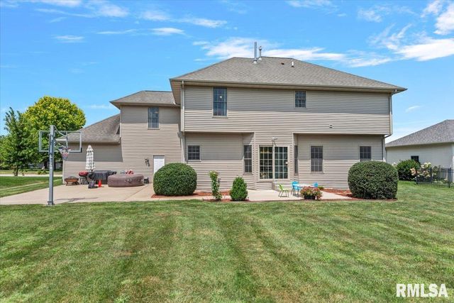 1600 E SPRUCE Street, Chatham, IL 62629