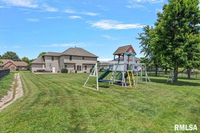 1600 E SPRUCE Street, Chatham, IL 62629