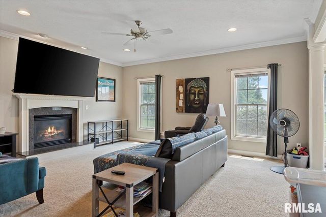 1600 E SPRUCE Street, Chatham, IL 62629