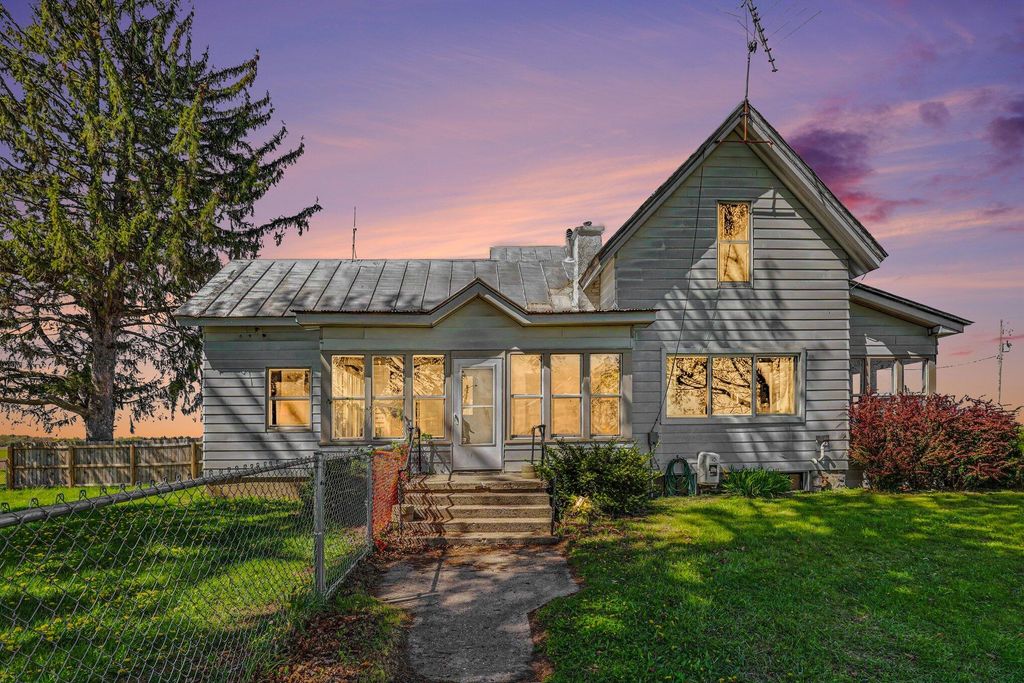 3304 S Greenville Road, Montcalm Twp, MI 48838