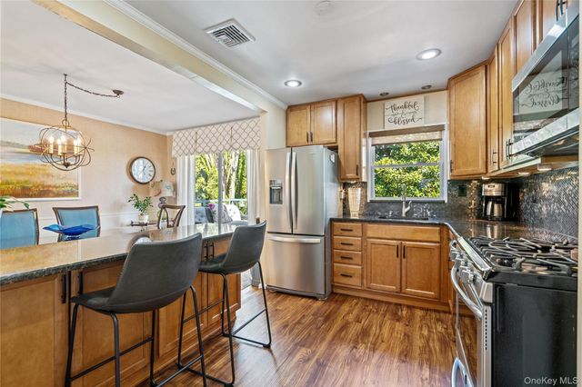 34 Glenbrook Road, Hicksville, NY 11801