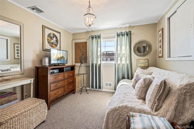 34 Glenbrook Road, Hicksville, NY 11801