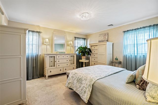 34 Glenbrook Road, Hicksville, NY 11801