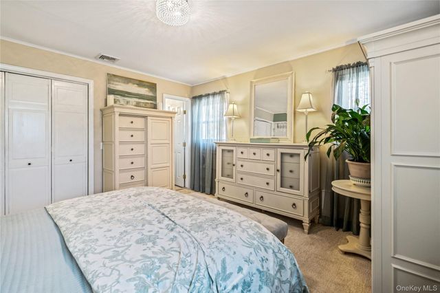 34 Glenbrook Road, Hicksville, NY 11801