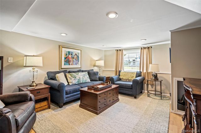 34 Glenbrook Road, Hicksville, NY 11801