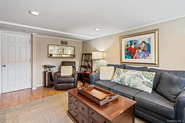 34 Glenbrook Road, Hicksville, NY 11801