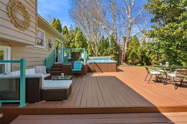 34 Glenbrook Road, Hicksville, NY 11801