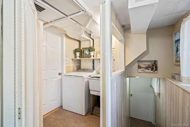 34 Glenbrook Road, Hicksville, NY 11801