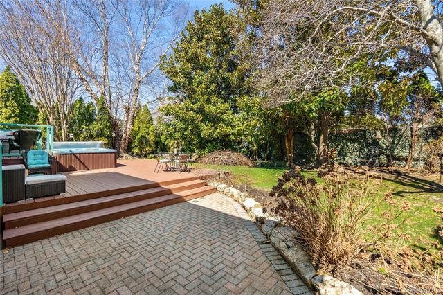 34 Glenbrook Road, Hicksville, NY 11801