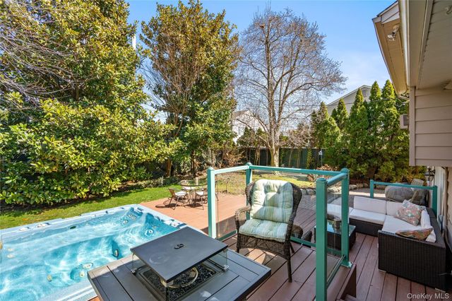 34 Glenbrook Road, Hicksville, NY 11801