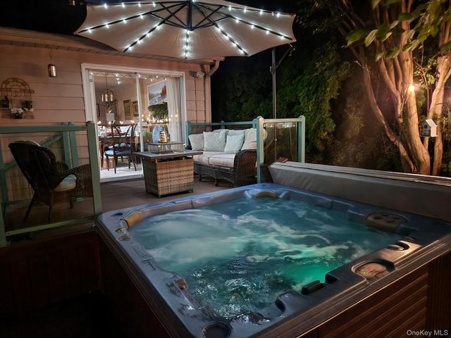 34 Glenbrook Road, Hicksville, NY 11801