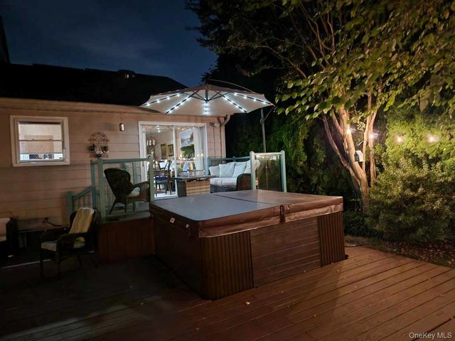 34 Glenbrook Road, Hicksville, NY 11801