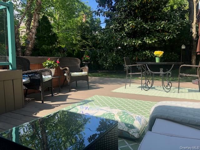 34 Glenbrook Road, Hicksville, NY 11801