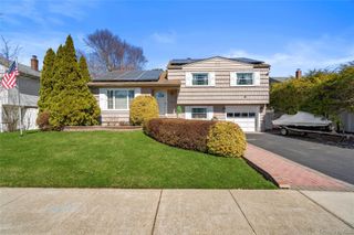 34 Glenbrook Road, Hicksville, NY 11801
