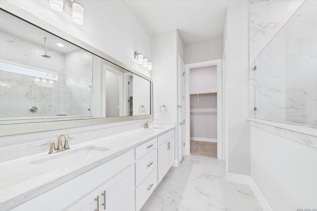 305 Venado Oaks, Castroville, TX 78009