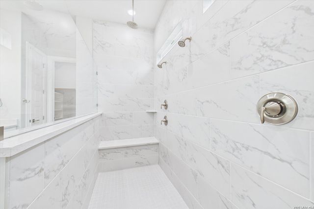 305 Venado Oaks, Castroville, TX 78009